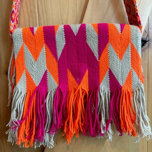 ⚡️Mega Sale⚡️Vibrant handwoven clutch with fringes and strap - Picture 2 of 12